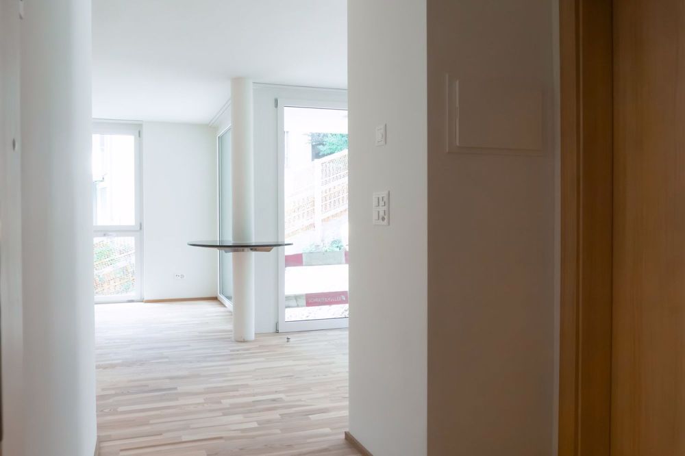 Moderne 1.5-Zimmer-Wohnung mit Garten in Zentrumsnähe zu vermieten - Bild 1