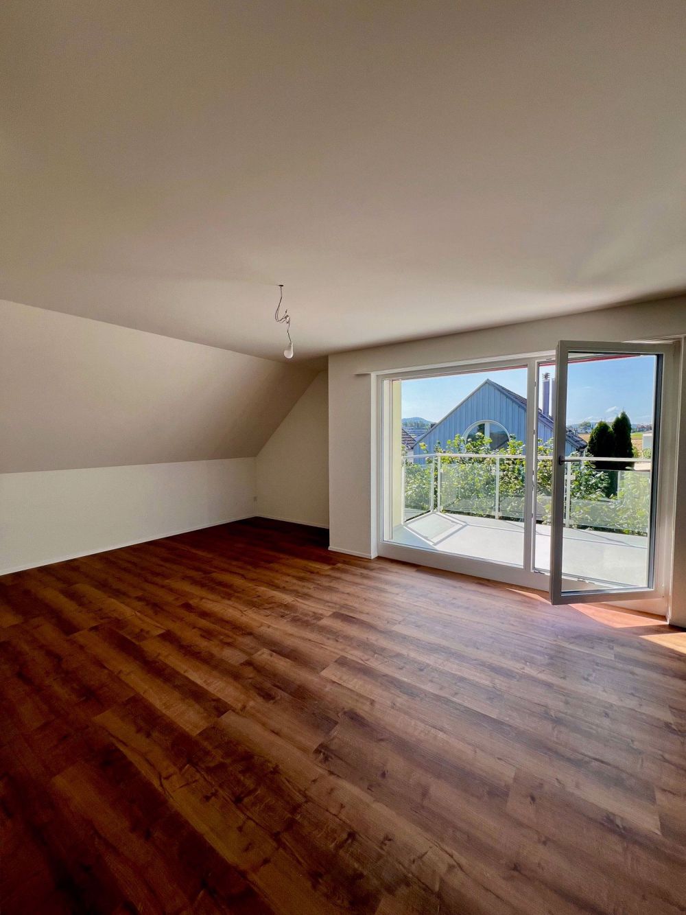 Erstvermietung - Wunderschöne Dachwohnung in Oberglatt! - Bild 3