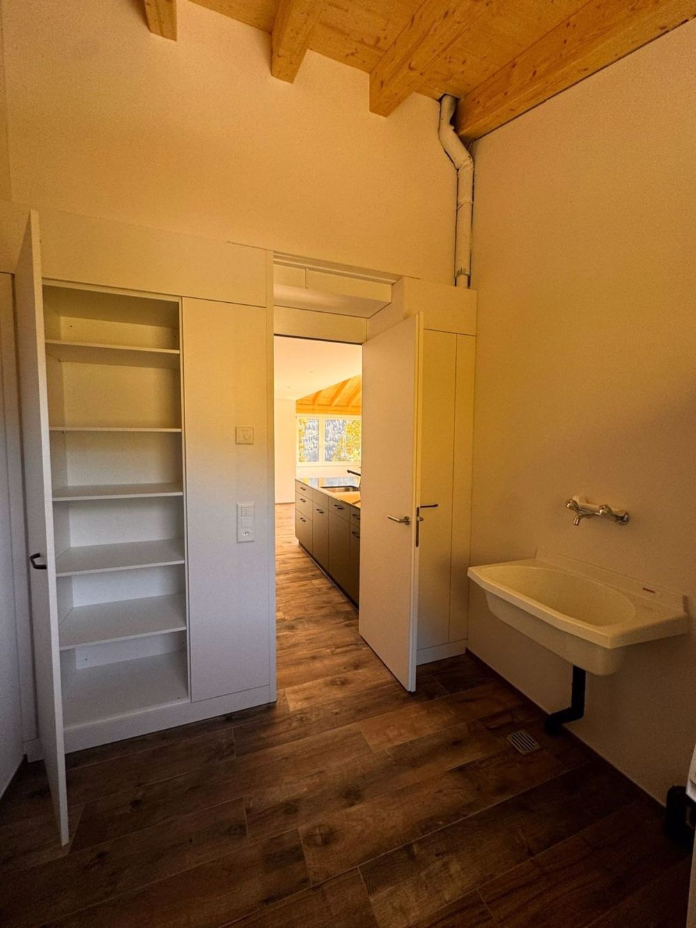 NUR MIT FESTWOHNSITZ! - ERSTBEZUG - BALKON MIT PANORAMASICHT! - Bild 7