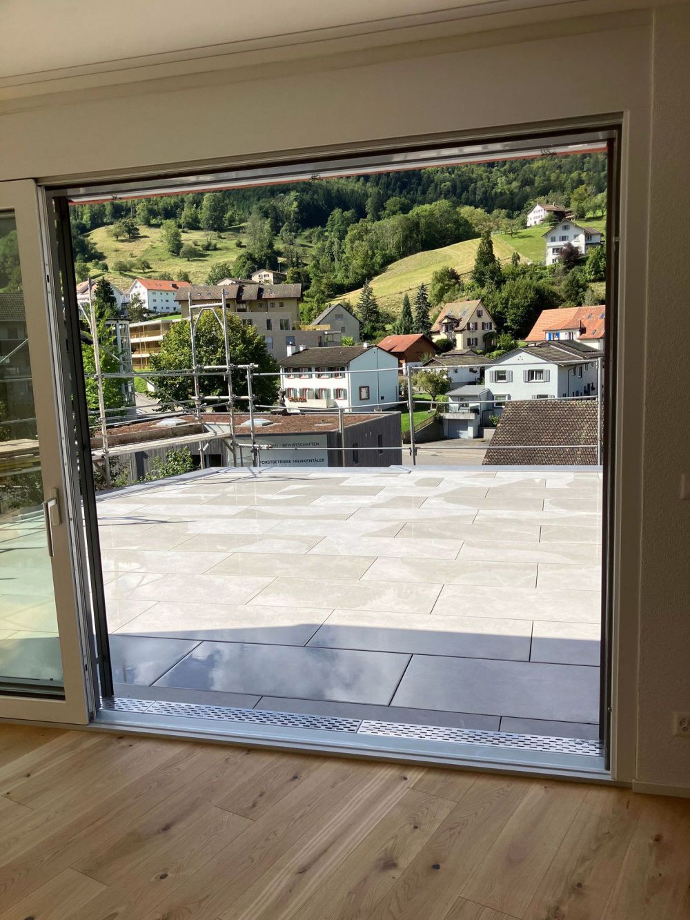 Moderne 2.5-Zimmer-Attika -Wohnung mit Bergblick in Waldenburg - Bild 5