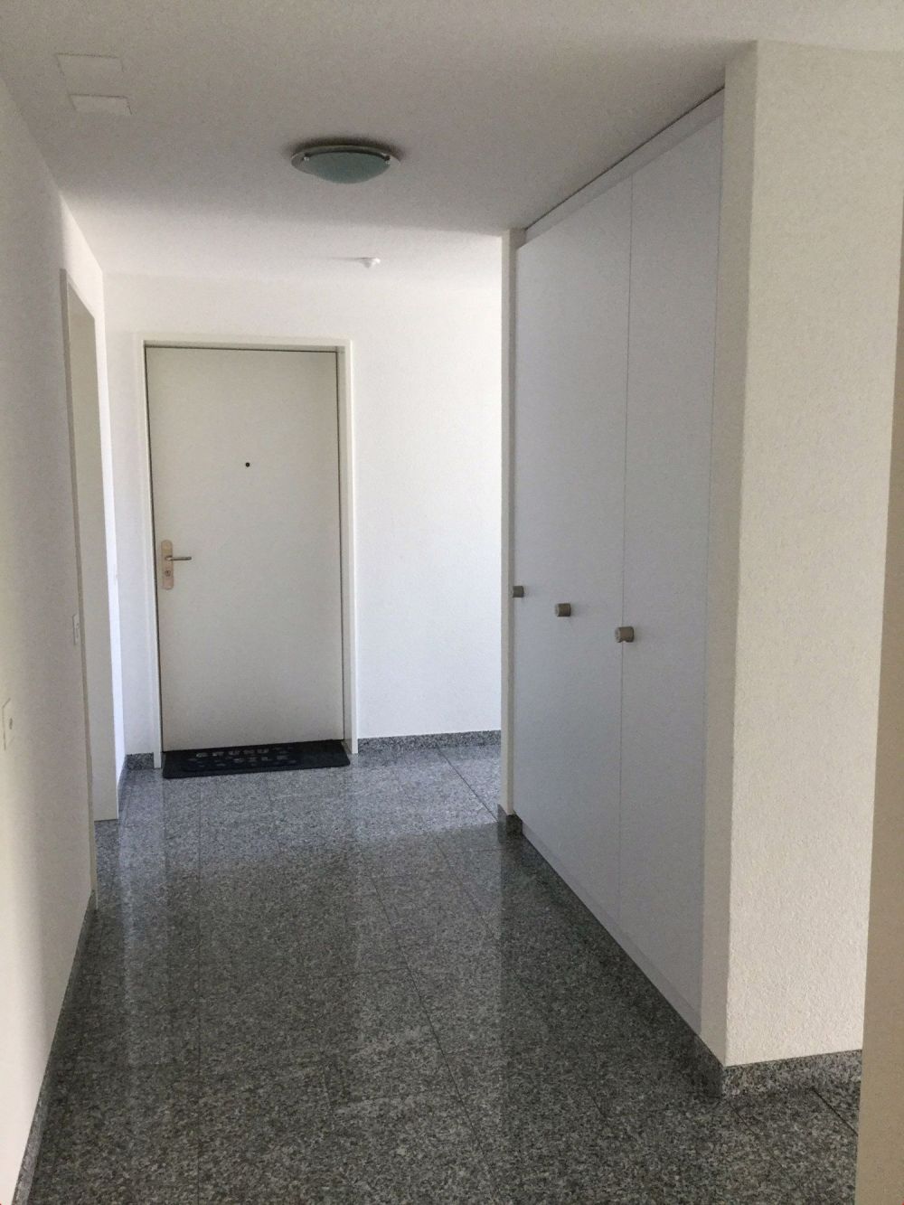 Grosse und helle Wohnung mit Sicht auf den Jura in gepflegter Liegenschaft - Bild 8