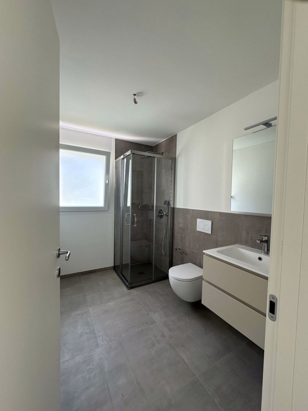 Wohnung 3.5 Zimmer mit Balkon und Blick - Bild 6