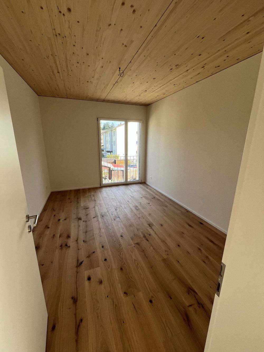 Exklusive 5½-Zimmer-Wohnung mit Weitsicht, Terrasse & Garten nur 12 Min. nach Bern - Bild 7