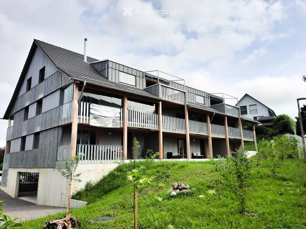Dachwohnungen in Holzbauweise mit sonniger Loggia und OG Wohnung mit Balkon und Blick ins Grüne - Bild 1