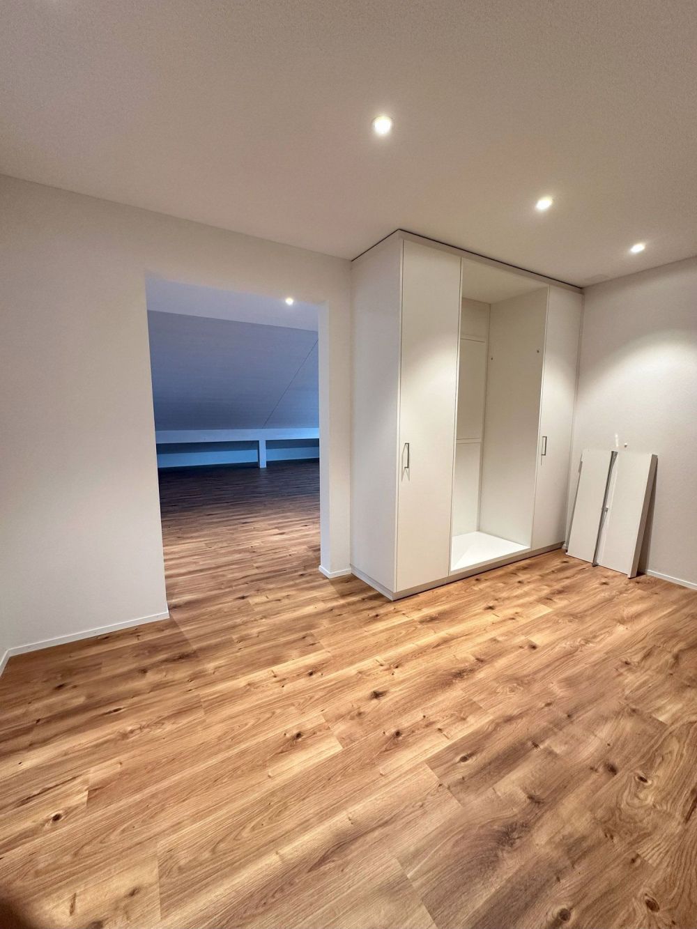 Schöne, grosse Dachwohnung mit Seesicht - Bild 7