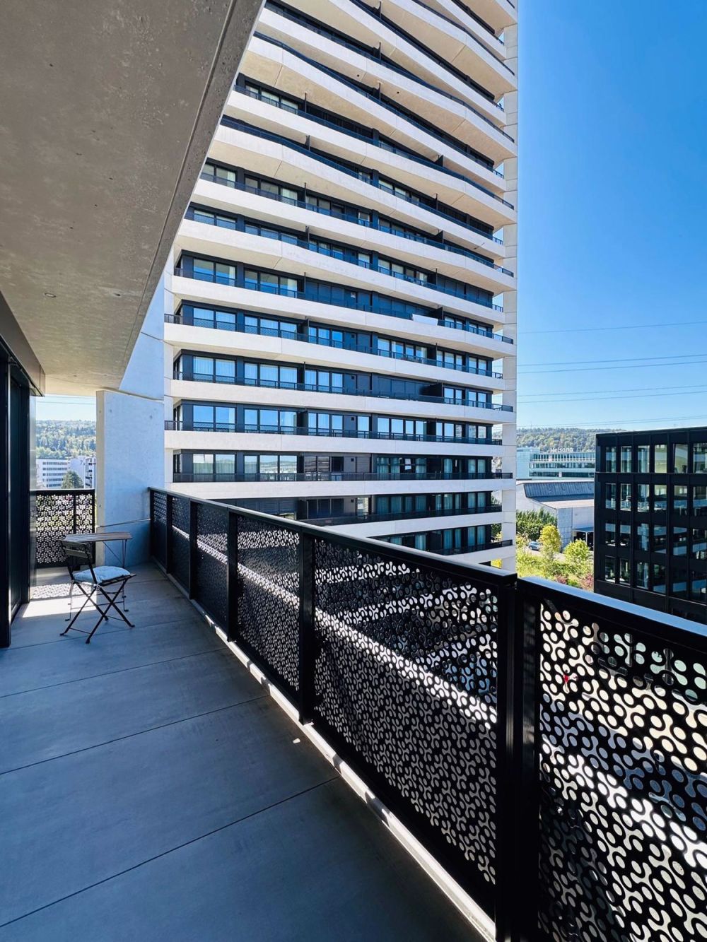 Exklusive möblierte 2.5-Zimmerwohnungen im Three Point Tower - 2.5-Zimmer - Three Point