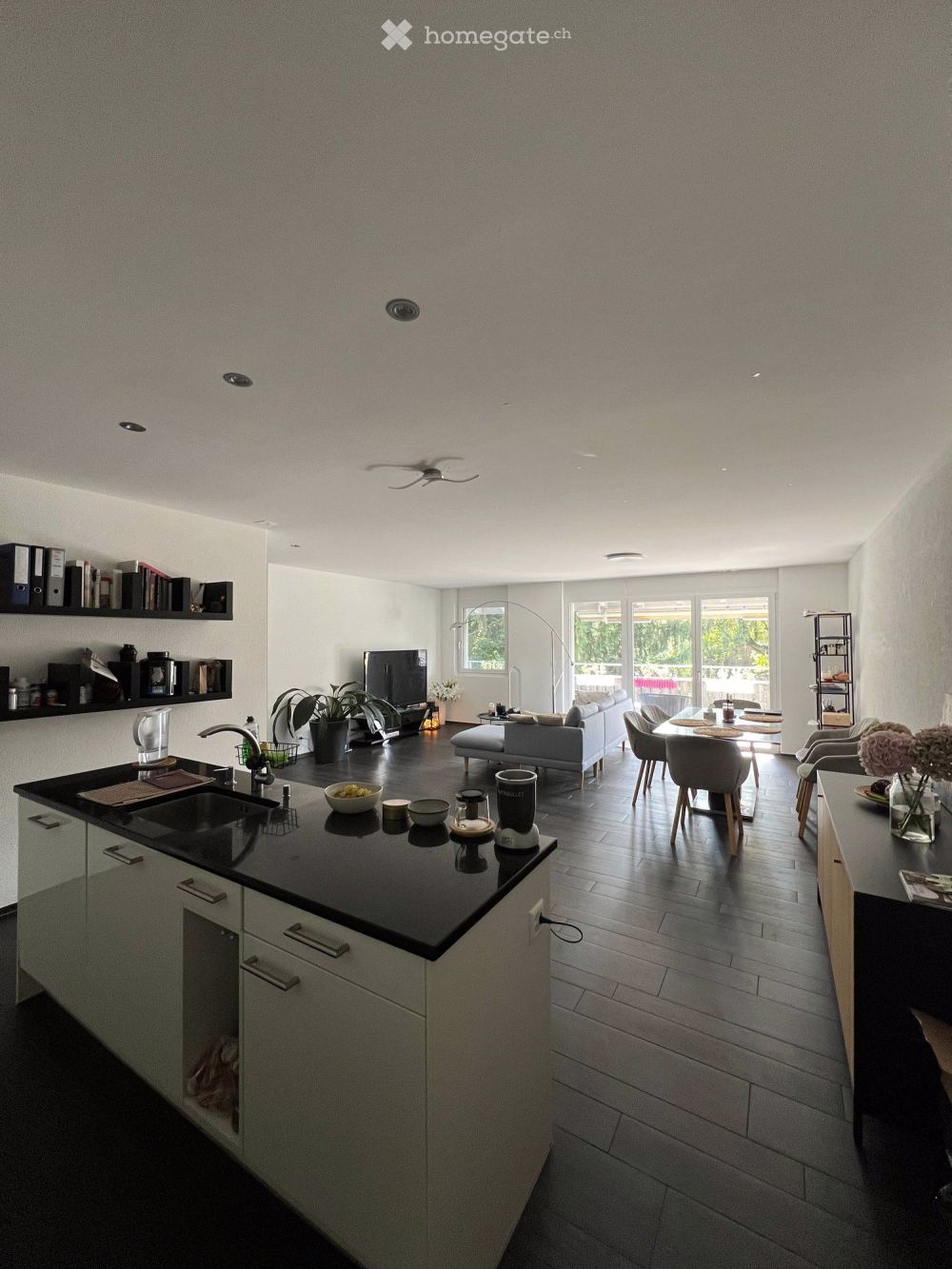 Moderne 4.5-Zimmer-Wohnung mit Balkon in Naenikon - Bild 2