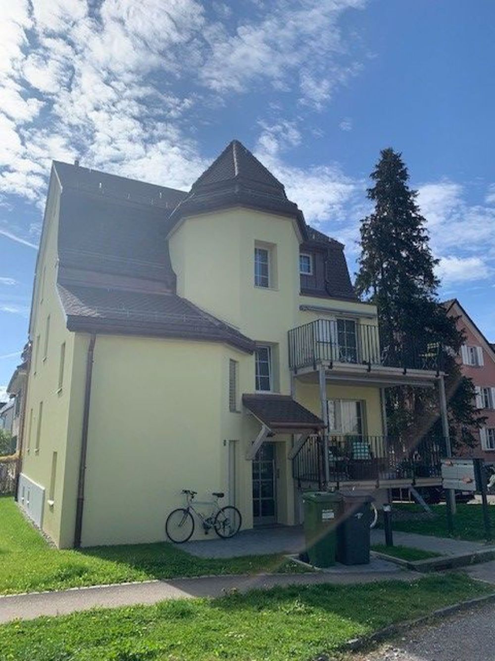 Grosszügige moderne Wohnung - Bild 1