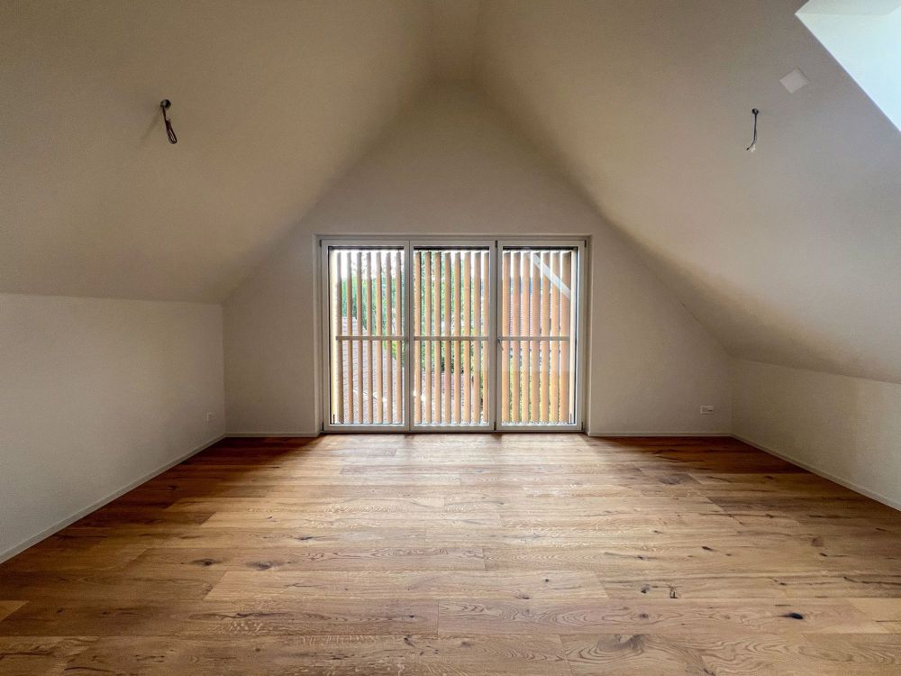 Wohnen auf zwei Ebenen vor den Toren Zürichs - stilvolle 4.5-Zimmer-Maisonette mit Loggia - Bild 5