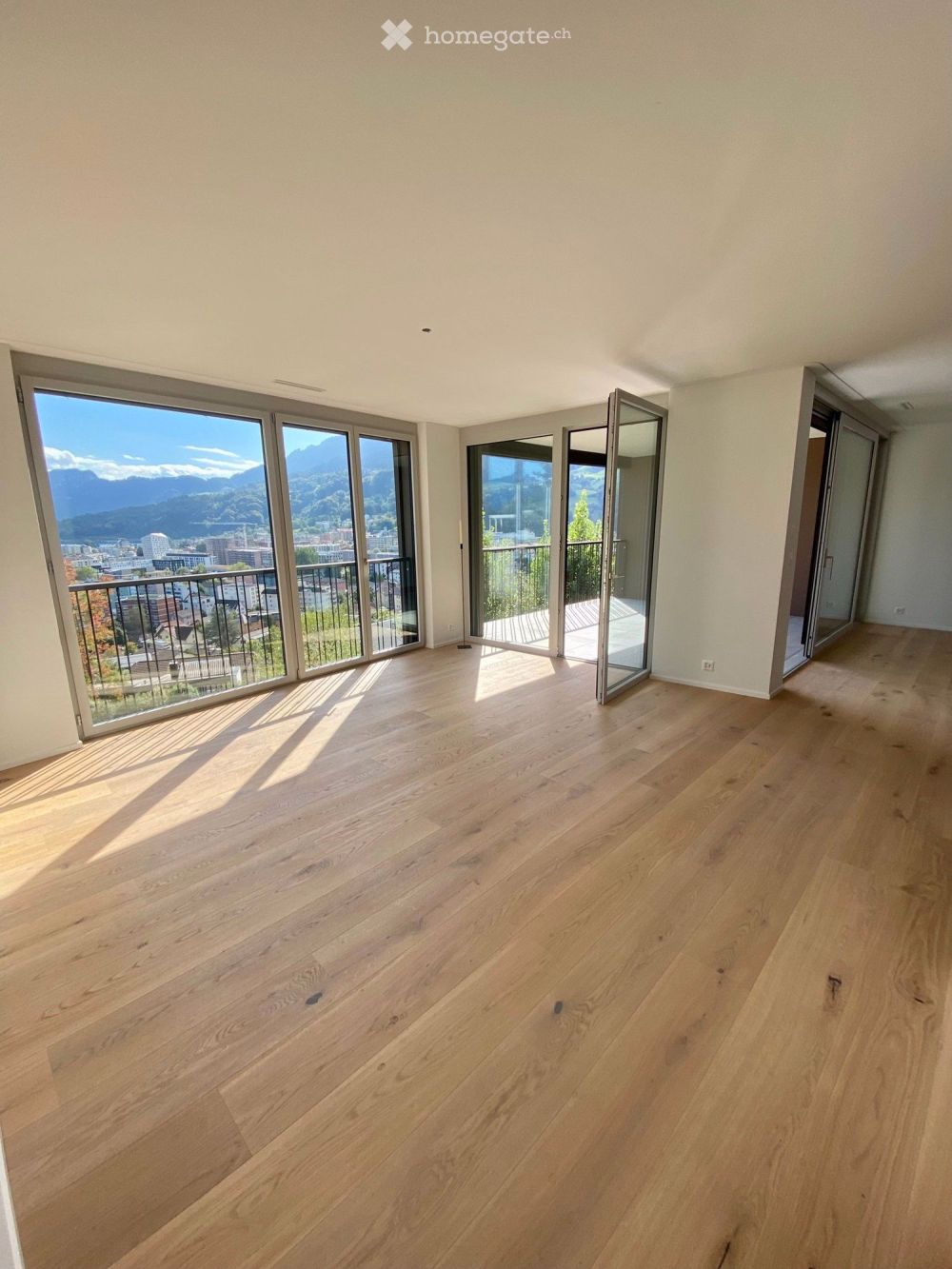 Exklusive neuwertige Traumwohnung mit Berg- und Seesicht auf - Bild 1