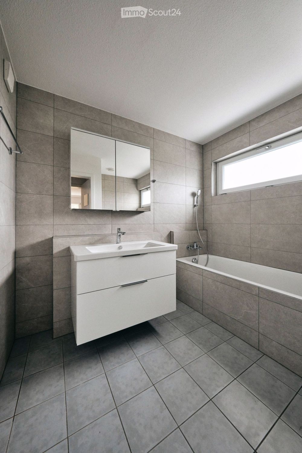 Neu renovierte helle 4.5-Zimmer-Wohnung mit Weitblick - Bild 11