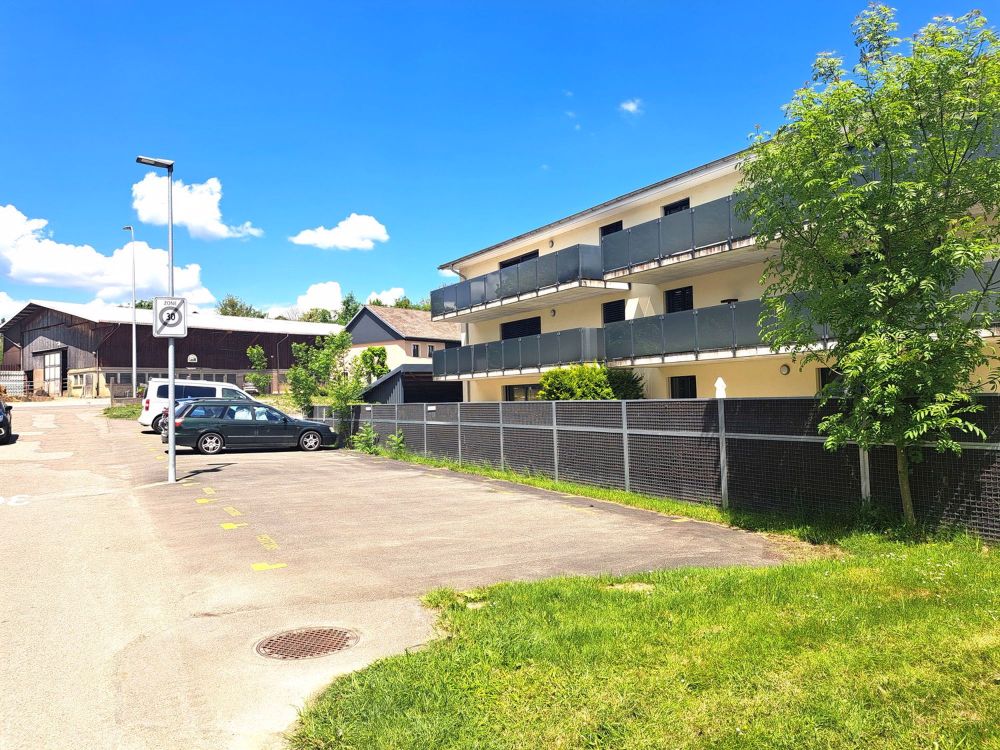 Sehr geräumige Wohnung wie neu mit 4,5 Zimmern und zwei Parkplätzen - Bild 11