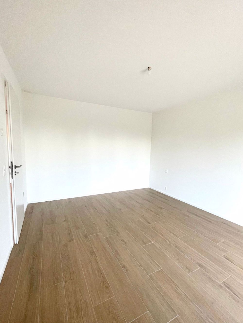 Schönes, völlig neues 2,5-Zimmer-Apartment im 2. Stock - Bild 6