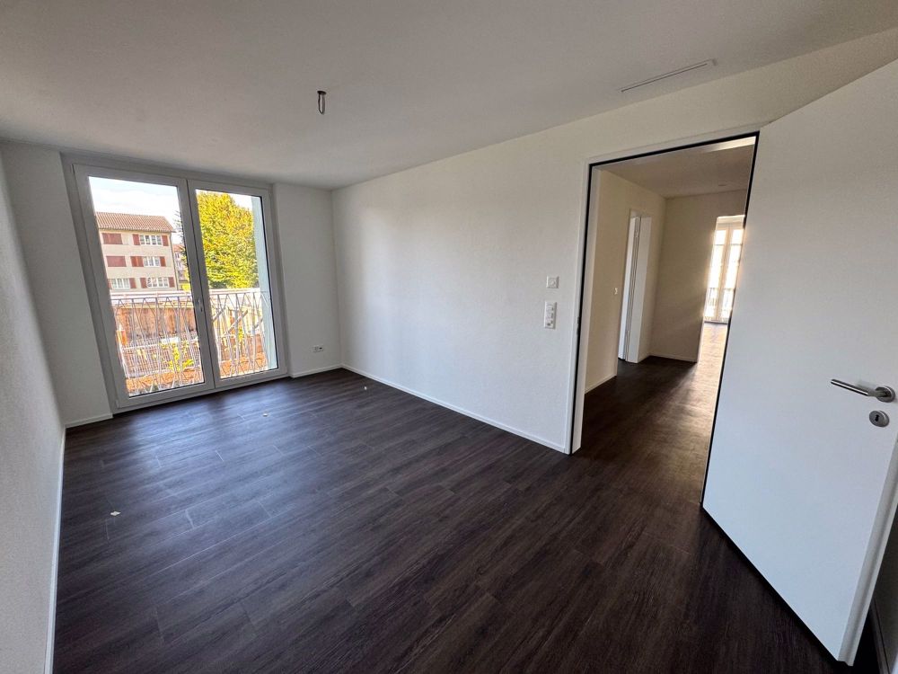 Moderne 4.5-Zimmer-Neubau-Wohnung mit Balkon und Garage - Bild 4