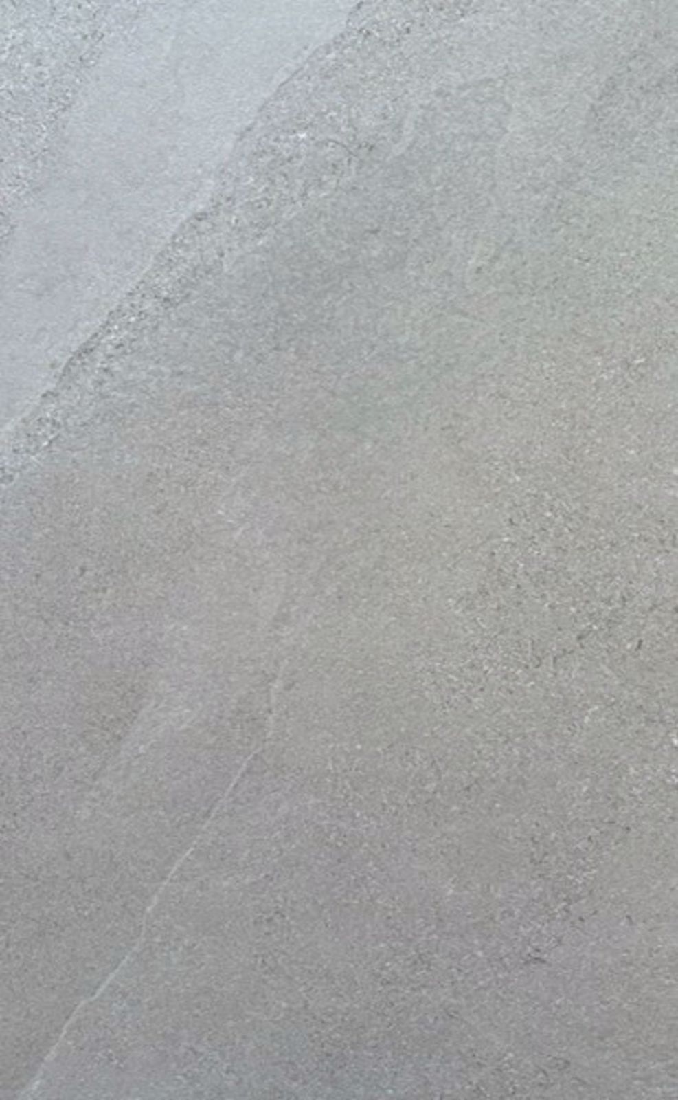 Neubau 4.5-Zimmerwohnung DG zu vermieten - Keramikplatte Badezimmer