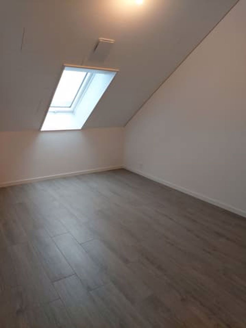 Magnifique appartement neuf de 2,5 pièces dans les combles. - Bild 8