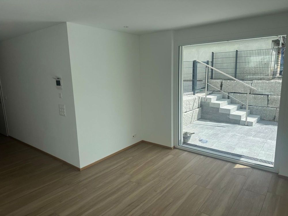 Moderne 3.5-Zimmer-Wohnung mit sonnigem Gartenplatz in Siebnen-Wangen - Bild 7