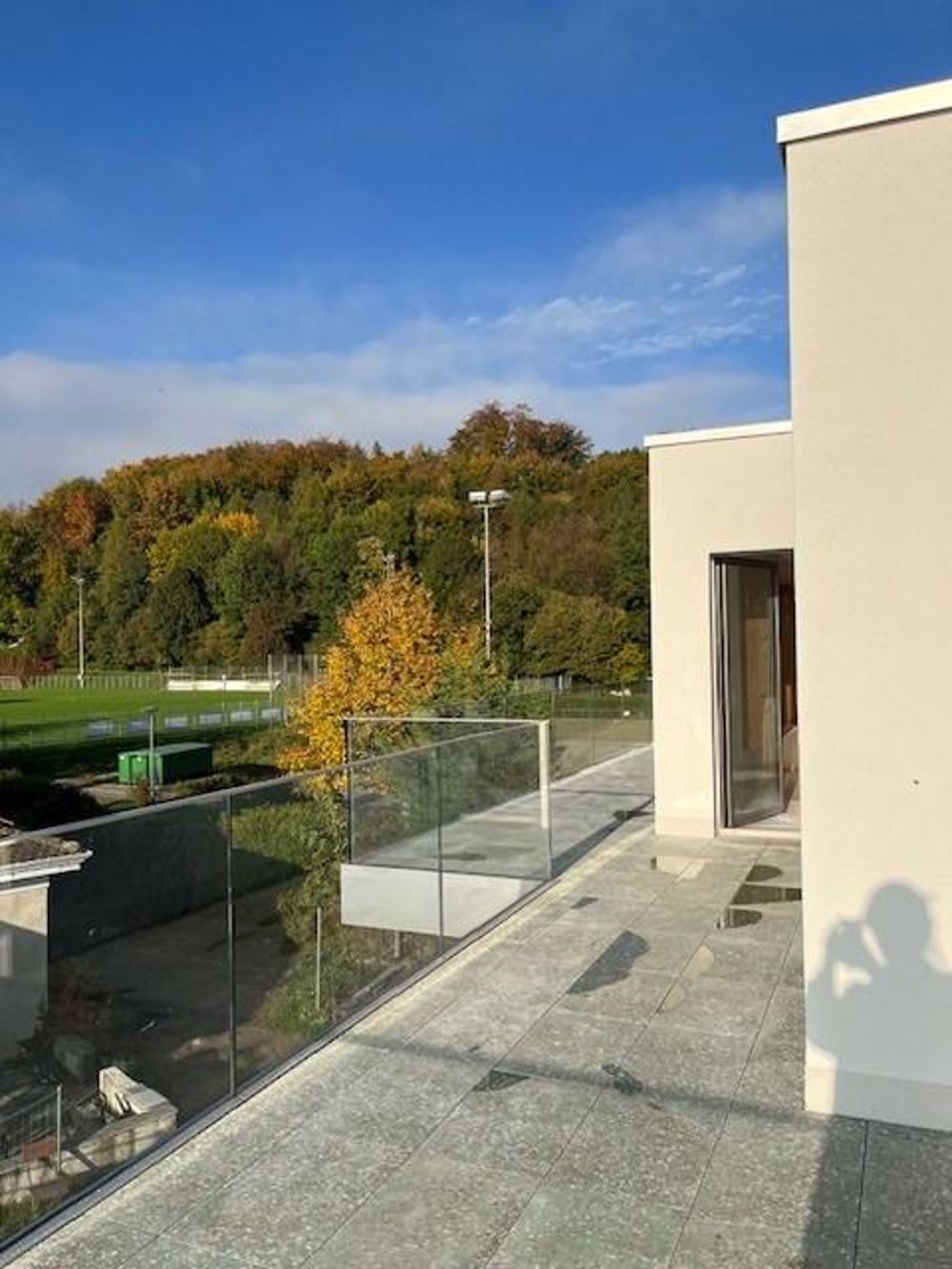 2.5 pièces en attique avec grande terrasse et vue sur le lac - Bild 5