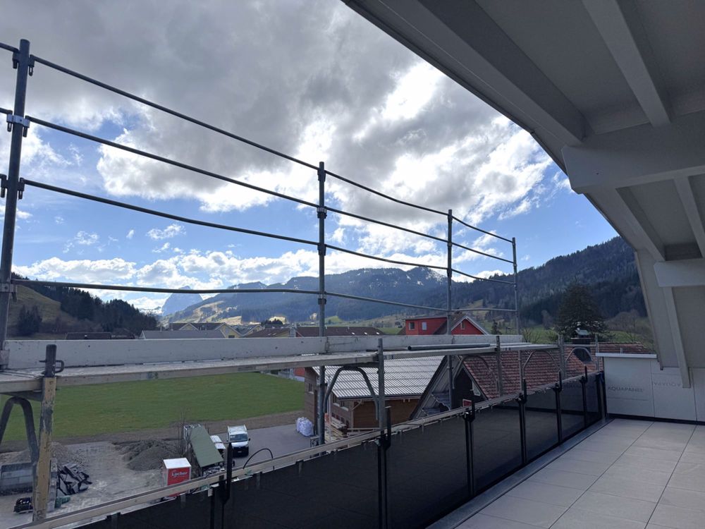 Erstvermietung - Dachwohnung mit Aussicht auf die Mythen - Aussicht