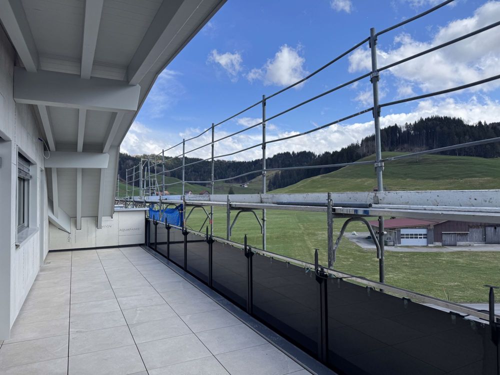 Erstvermietung - Dachwohnung mit Aussicht auf die Mythen - Aussicht