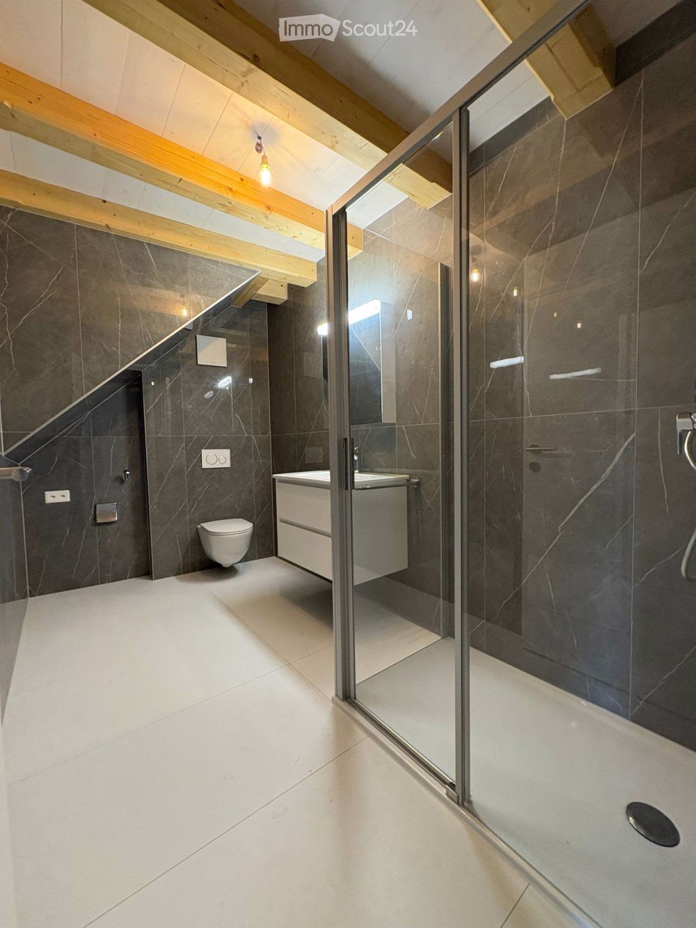 Prächtige 3,5-Zimmer-Dachwohnung in Yens - Bild 2