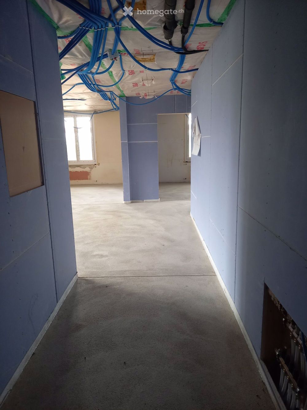 Moderne 3.5-Zimmer-Dachwohnung mit Bergblick in Heimberg - Bild 3