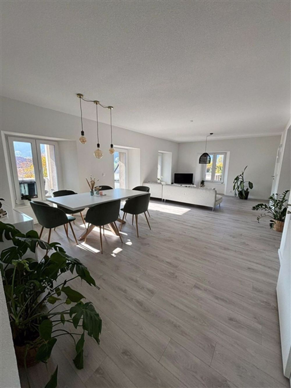 St-Imier, prächtiger Neubau mit grossem Balkon - Bild 3