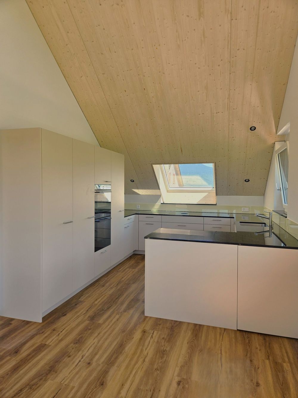 ERSTVERMIETUNG: 5.5-Zimmer-Dachwohnung in Schübelbach SZ - Bild 4