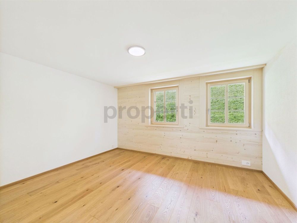 Grosszügige 4.5 Zimmer Wohnung in Oberwil im Simmental mit Aussicht - Image 8