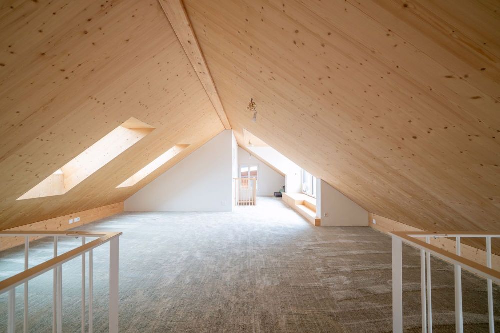 4.5 Zimmer-Maisonettewohnung mit viel Holz - Wohnoase in Einsiedeln - Bild 10