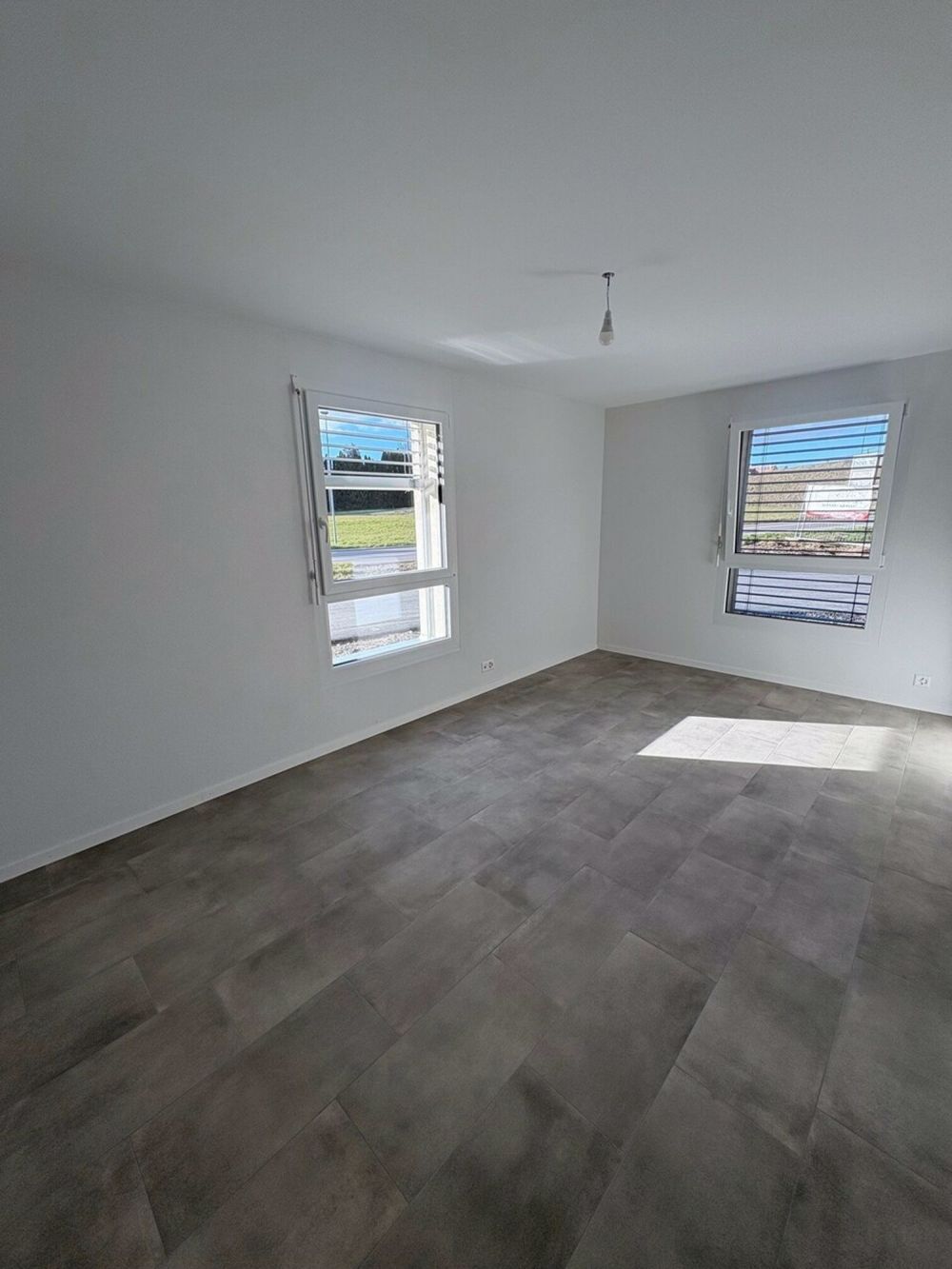A LOUER beaux appartements NEUFS 4.5 pces (102 m2) avec terrasse - Bild 1