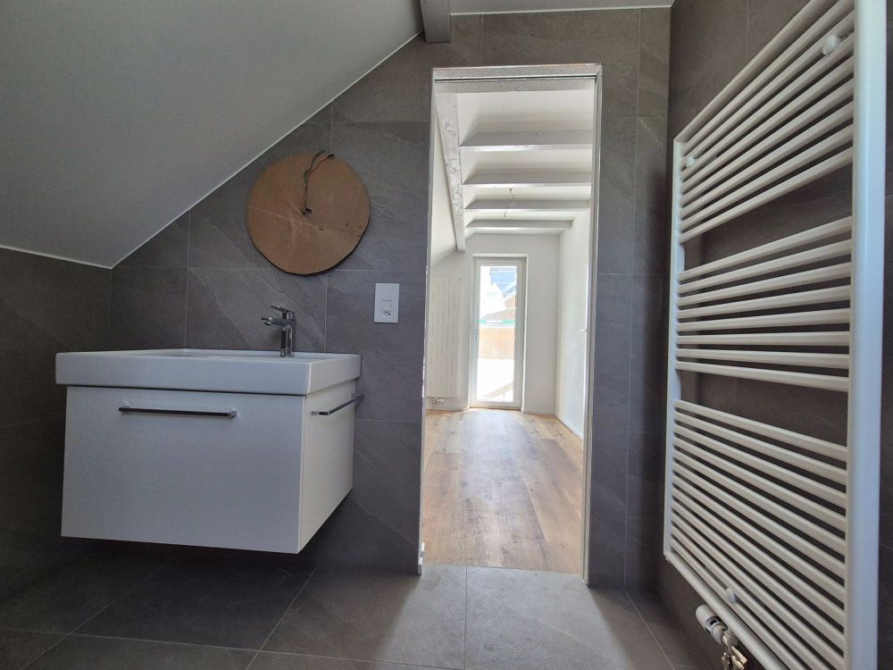 Frisch sanierte 2.5-Zimmer-Wohnung mit Galerie - Bild 9