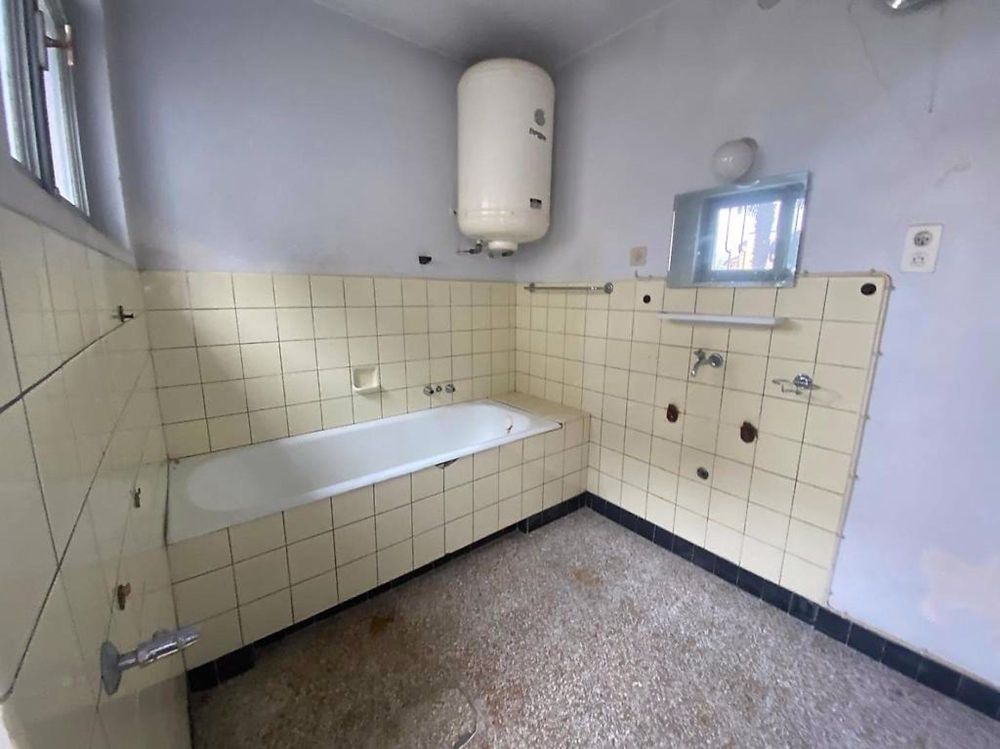 zentrale Lage zum Ausbauen / centrale, da riattare - Bild 2