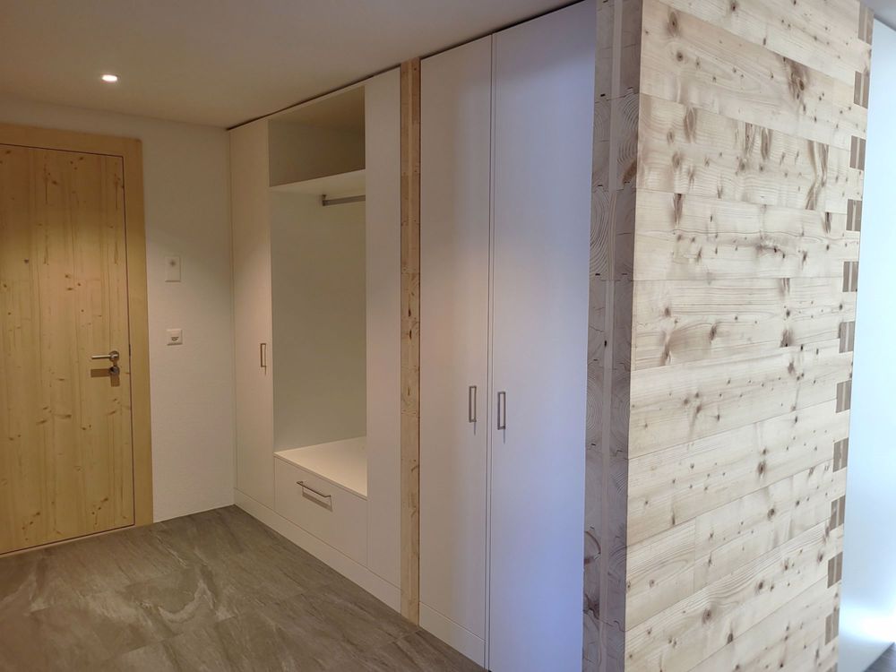 Neubauprojekt - Hauptwohnsitz im Holzsolarbau - Eingangsbereich und Garderobe