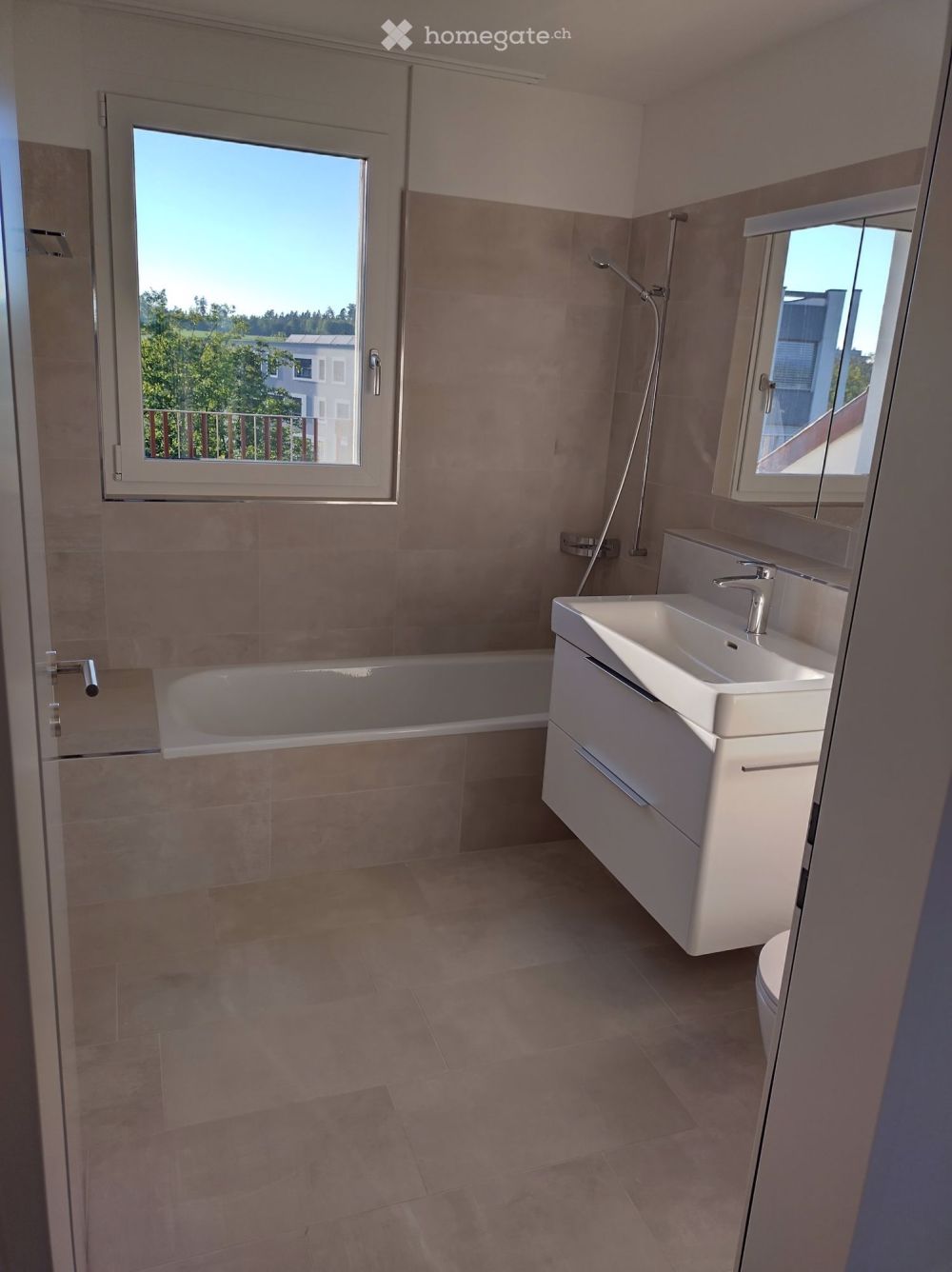 Moderne 2.5-Zimmer-Attikawohnung in Dietlikon - Bild 3