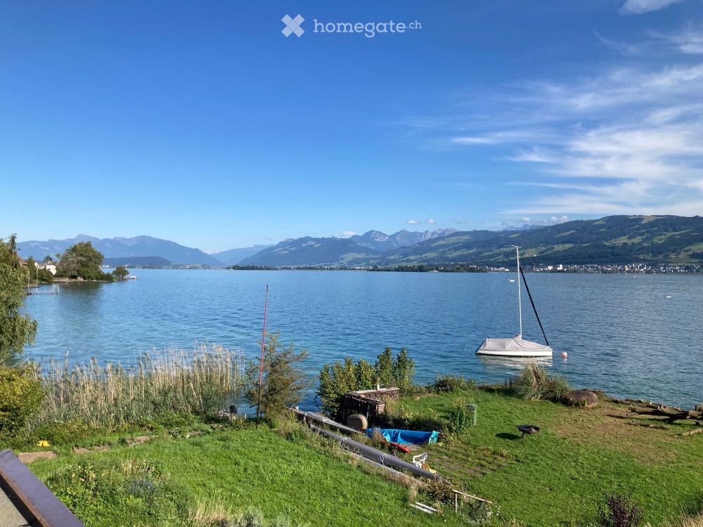 Einmalige, grosszügige 3.5 Zimmer-Dachwohnung mit Terrasse in 2-Familienhaus direkt am Zürichsee - Bild 1