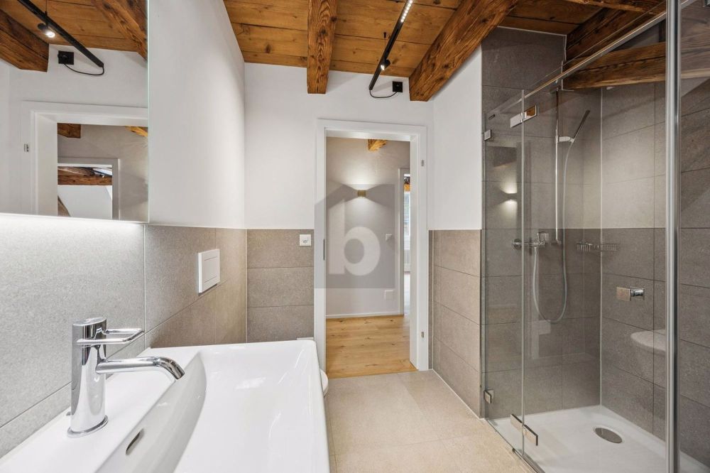 MODERNSTER STANDARD, HISTORISCH, BESTE LAGE - Bild 2