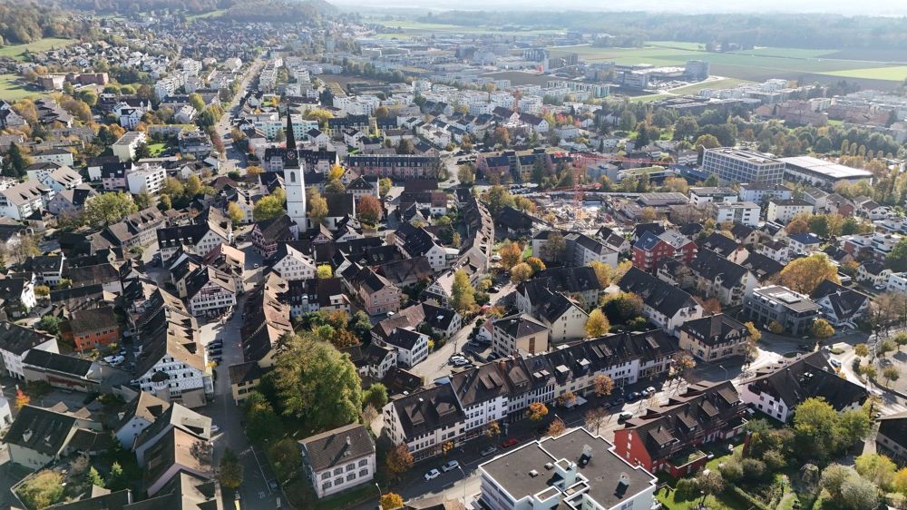Willkommen im Grampenpark – 4.5 Zimmer-Attikawohnung Nr. 13.15 - Drohnenansicht Bülach
