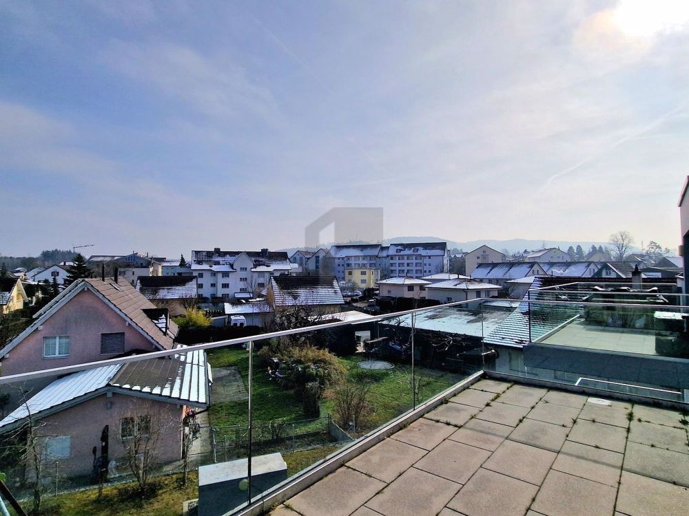 LICHTDURCHFLUTET MIT VIEL PLATZ UND 2 TERRASSEN - Bild 1