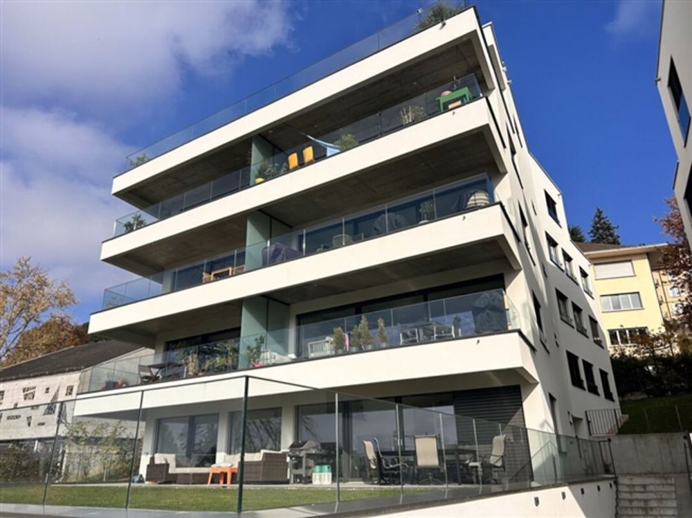 Exklusive, prächtige 4.5 Zimmerwohnung mit privatem Garten! - Bild 2