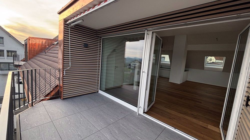 Charmante Dachwohnung mit Galerie und Panoramaausblick auf zentralschweizer Voralpen - Bild 2