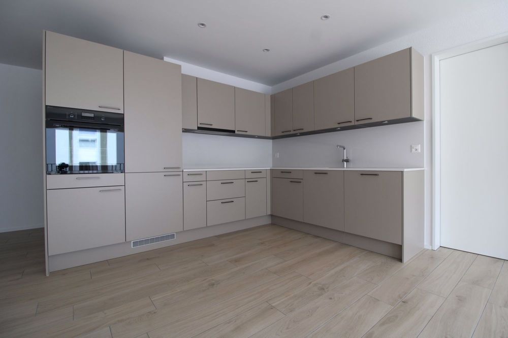 Moderne 4.5-Zimmerwohnung mit zwei Bädern und gemütlichem Sitzplatz - Bild 2