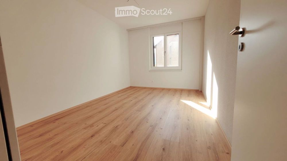 Erstvermietung sonnige 4.5 Wohnung nach Kernsanierung im Eigentumsstandart - Bild 4