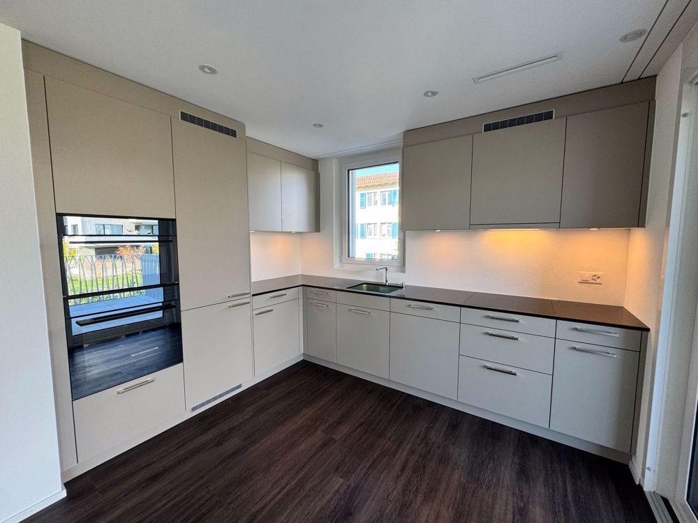Moderne 4.5-Zimmer-Neubau-Wohnung mit Balkon und Garage - Bild 11