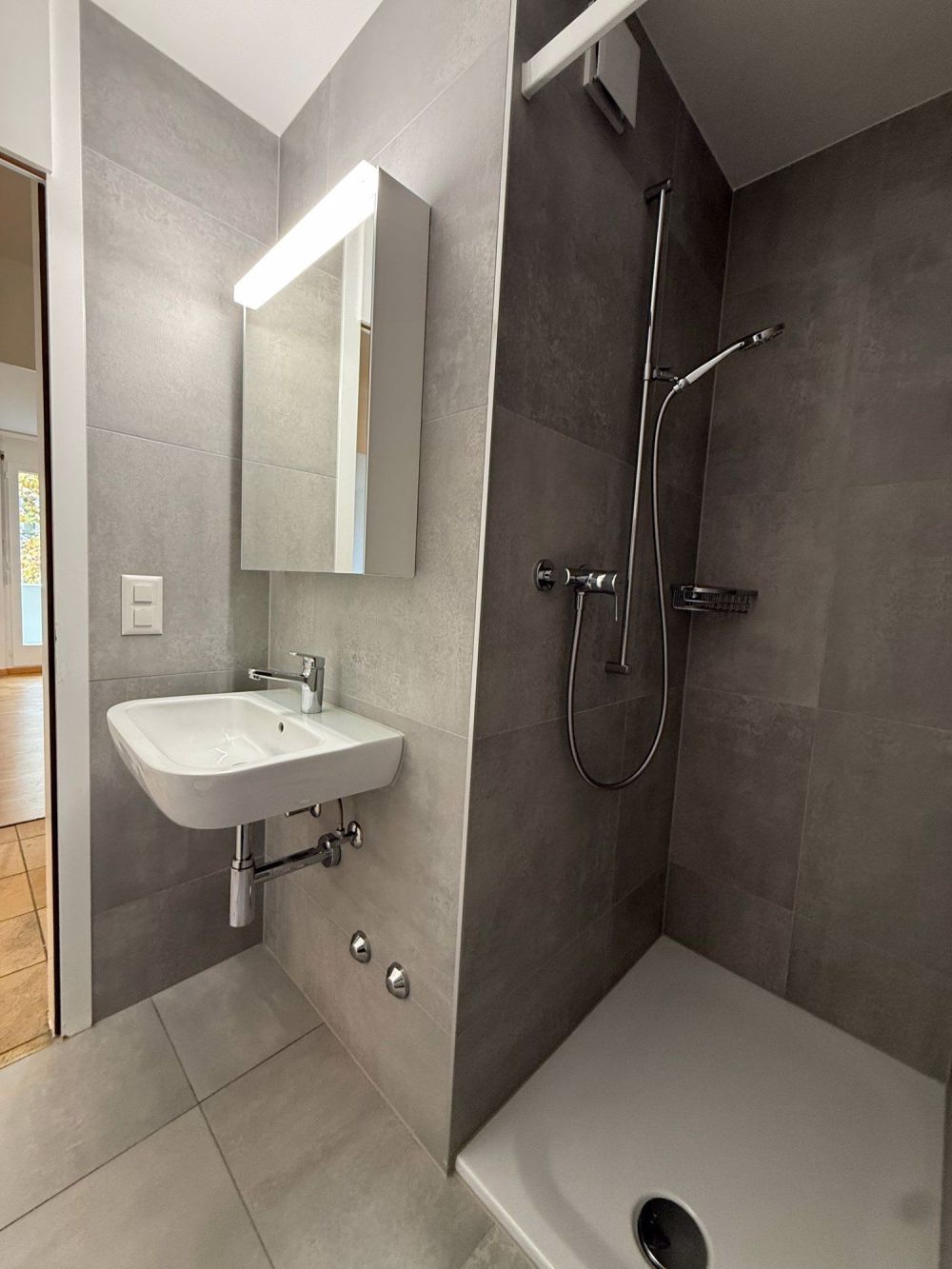 ?? Moderne 4.5-Zimmerwohnung mit Stil, 2 Balkonen & Cheminée – Zentrum Biel, Dufourstrasse 69 - Bild 10