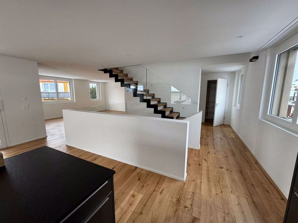 Stilvolle 4.5 Zimmer Maisonette-Wohnung in Siebnen - Image 1