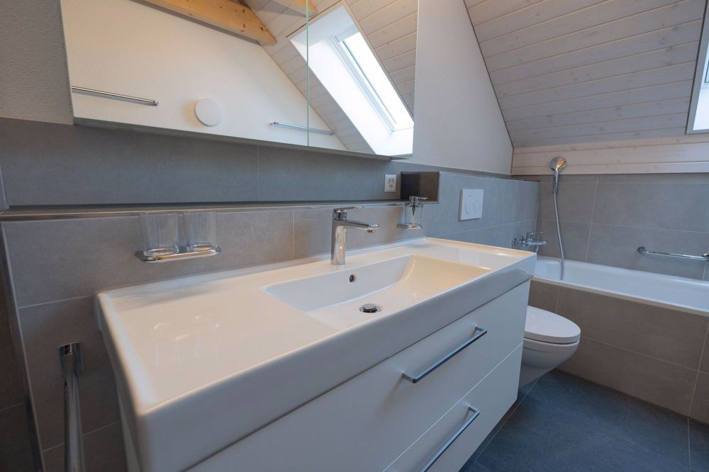 NEUBAU 2½-Zi-Dachwohnung im Eigentumsstandard, Galerie & traumhafter Aussicht! Ihr neuer Rückzugsort - Bild 5