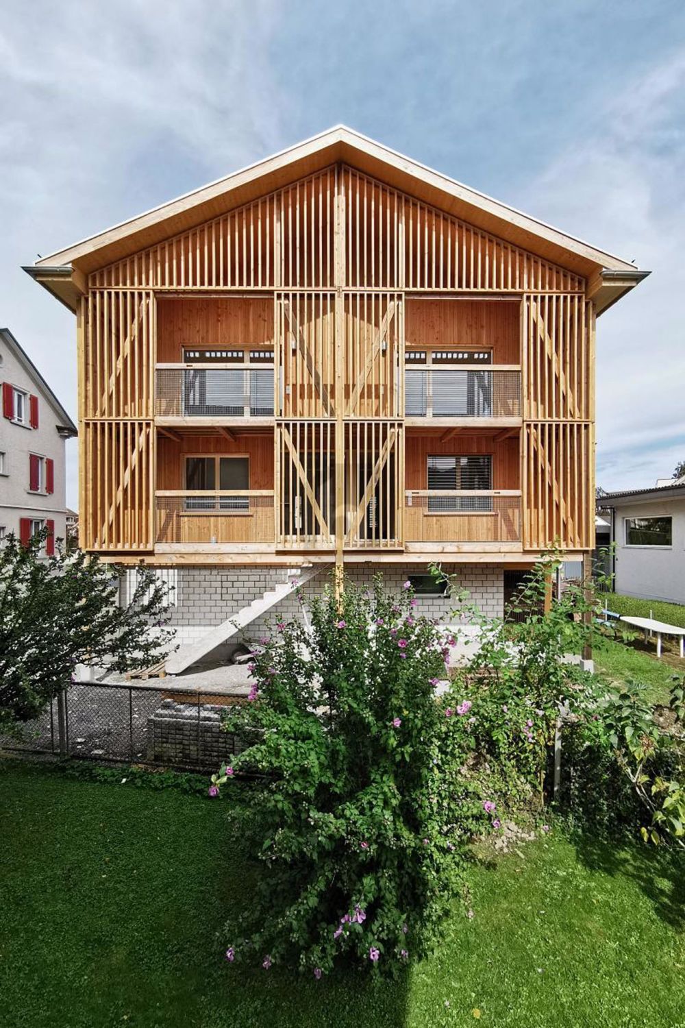 MODERNER WOHNTRAUM IN HOLZ - Bild 1