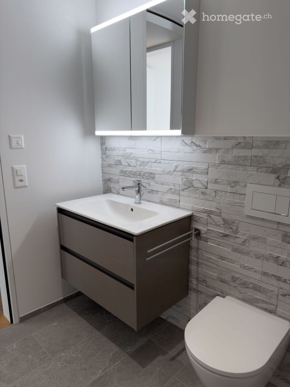 Erstvermietung 5.5-Zimmer-Duplex-Wohnung mit grossem privatem Garten (370m2) mitten in Adliswil - Bild 7