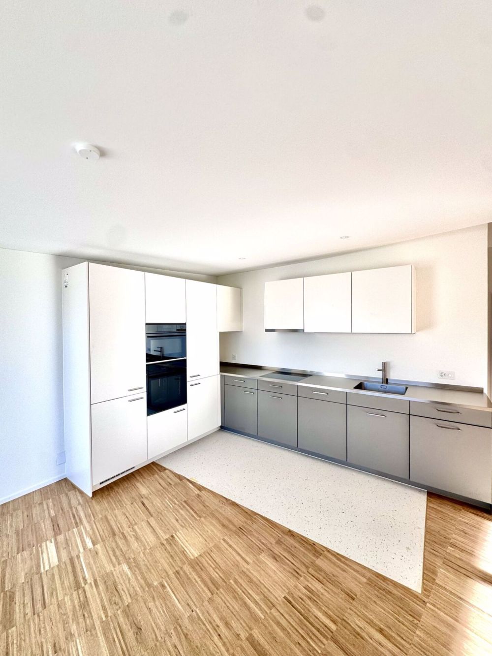 Neubau: 2.5-Zimmer-Attikawohnung mit traumhafter Dachterrasse in Kaltbrunn - Bild 2